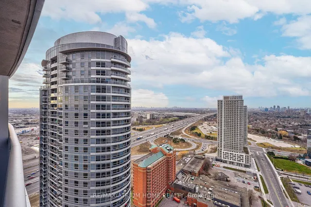 Additional image 38 of 135 Village Green Sq Unit 3422