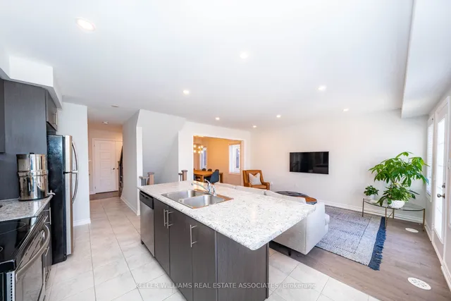 Additional image 5 of 76 Locker Pl