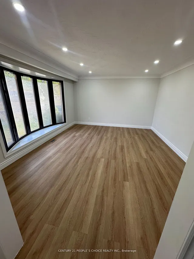 Additional image 18 of 608 Thornwood Ave