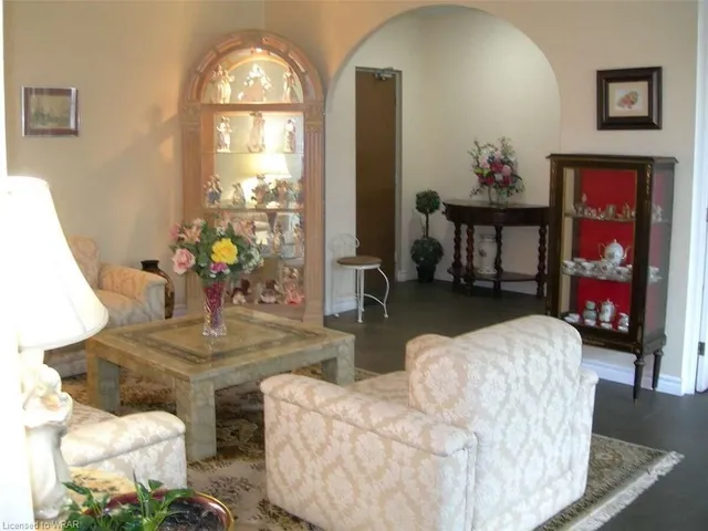 Additional image 3 of 5250 Lakeshore Rd Unit 201