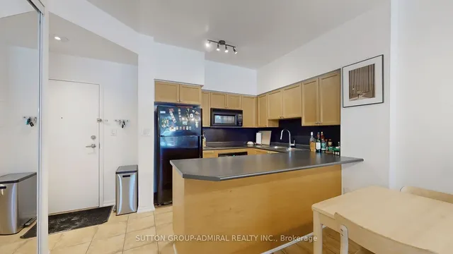 Additional image 11 of 1000 King St Unit 101