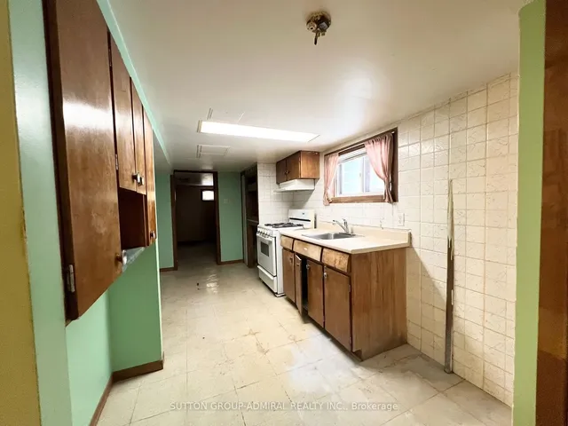 Additional image 15 of 77 Chamberlain Ave