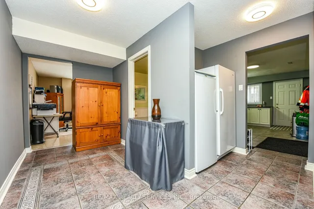 Additional image 32 of 118 Mikado Cres