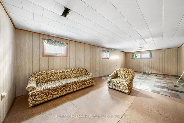 Additional image 23 of 37 Madawaska Ave