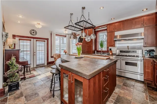 Additional image 13 of 33 Roland St