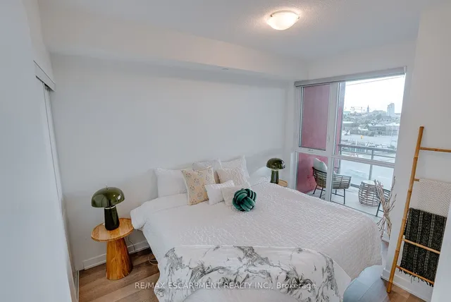 Additional image 21 of 5230 DUNDAS St Unit 527