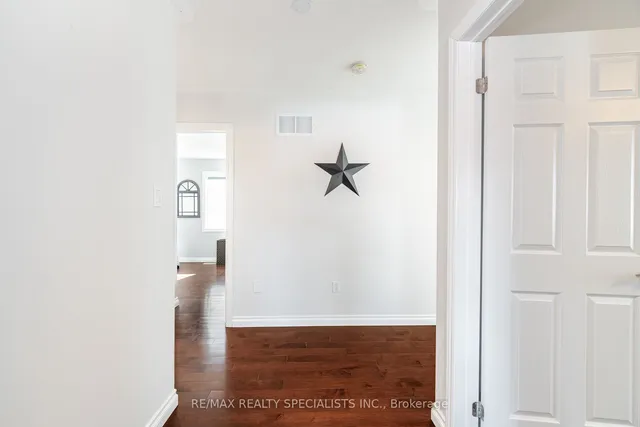 Additional image 32 of 981 Kennedy Circ