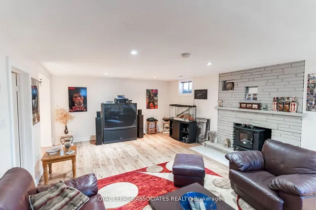 Additional image 23 of 89 Portage Ave