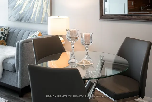 Additional image 4 of 18 Yonge St Unit 3109