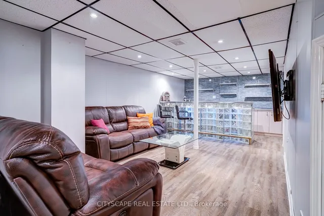 Additional image 25 of 102 Richwood Cres