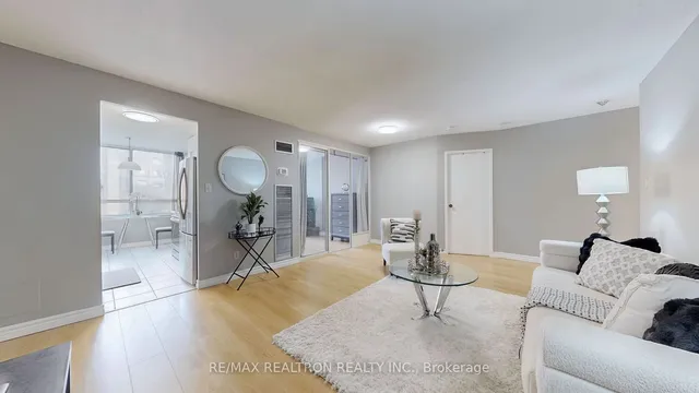 Additional image 13 of 633 Bay St Unit 1008