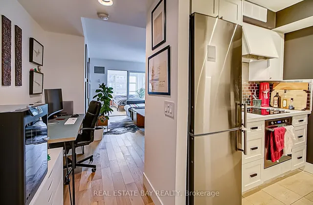 Additional image 16 of 50 Lombard St Unit 1004