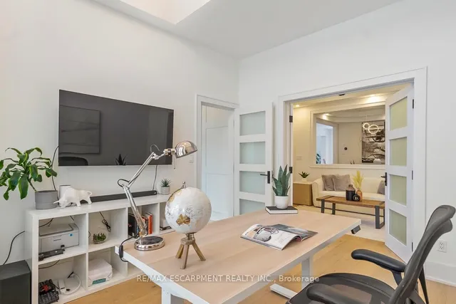 Additional image 5 of 2455 BON ECHO Dr