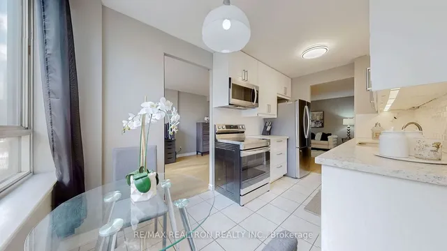Additional image 20 of 633 Bay St Unit 1008
