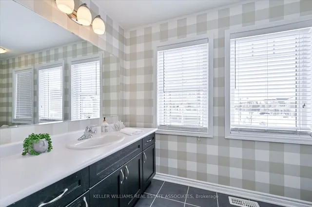 Additional image 25 of 1176 Duignan Cres