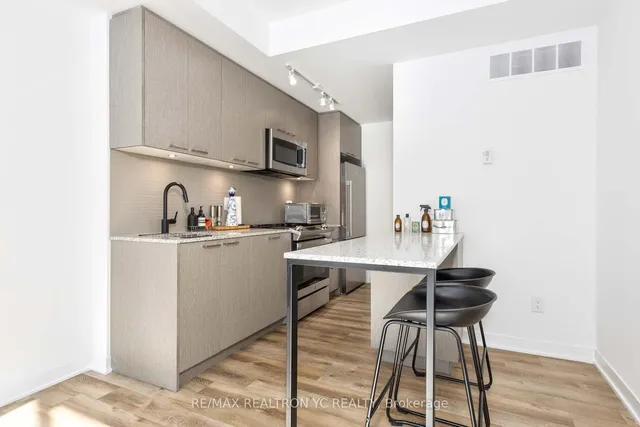 Additional image 6 of 40 Ed Clark Gardens Blvd Unit 6