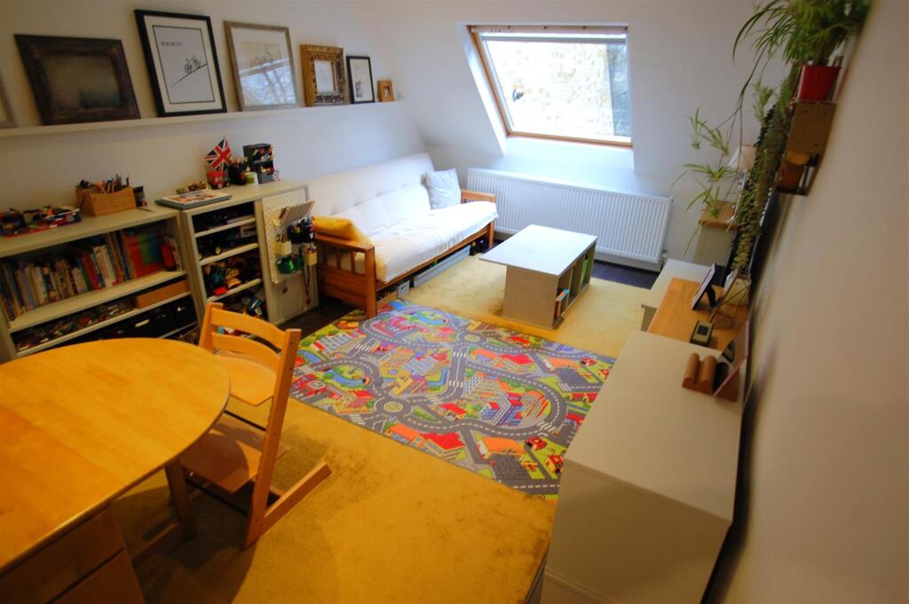 Additional image 4 of Redhall Close, Hatfield