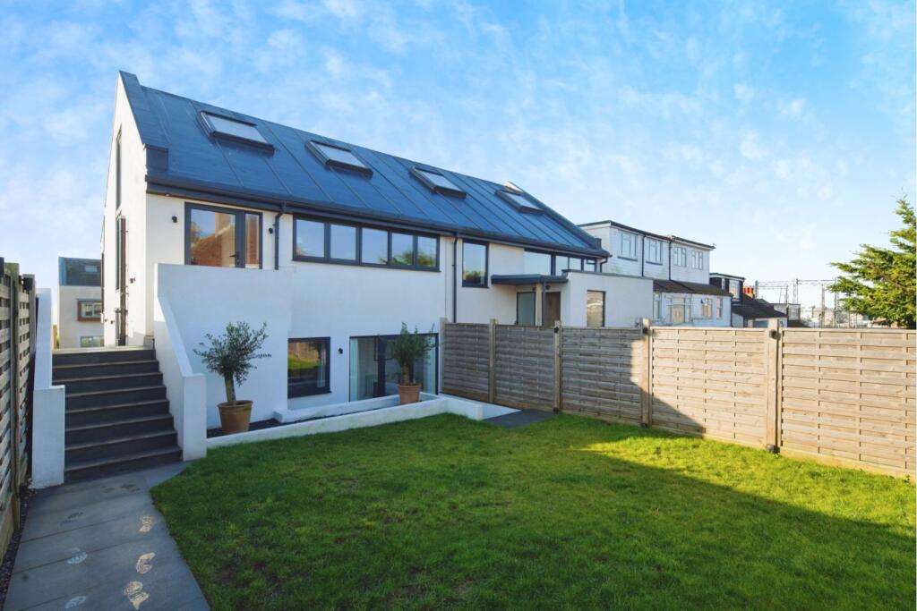 Primary image of Cliff Road, Brighton, BN2