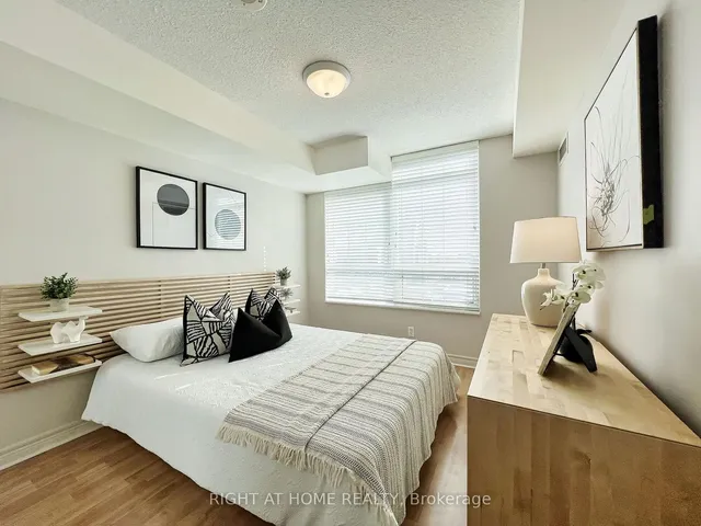 Additional image 18 of 212 Eglinton Ave Unit 502