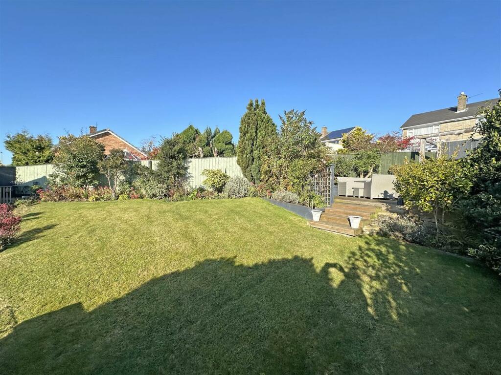 Additional image 29 of Ronaldshay Close, Richmond