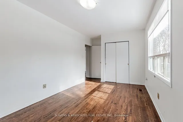 Additional image 11 of 523 Glengarry Ave