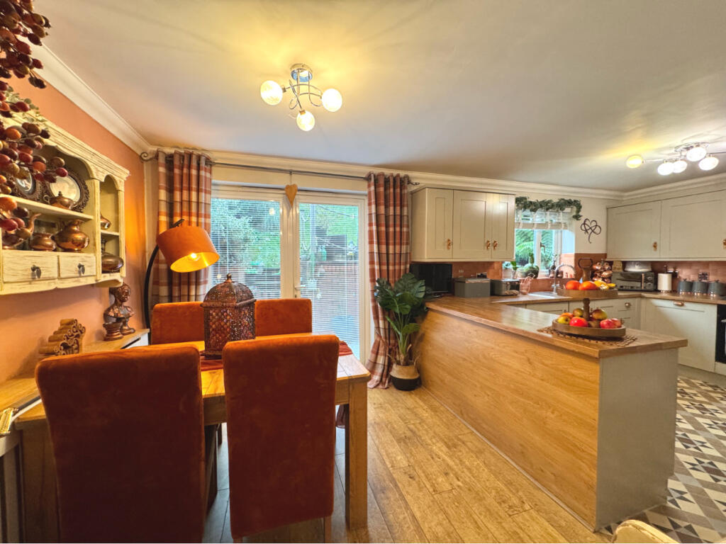 Additional image 9 of Golygfa'R Eglwys, Pontypridd