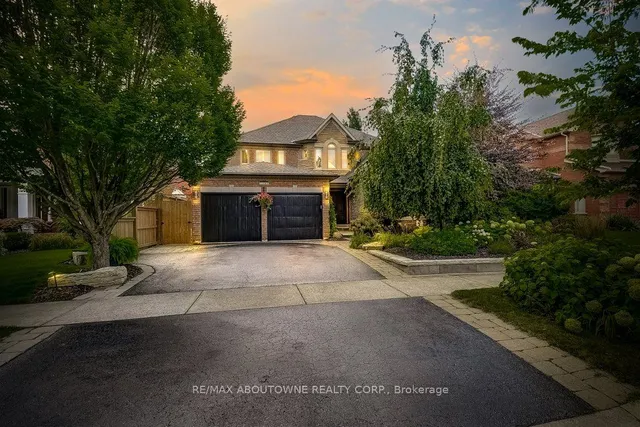 2080 McKerlie Cres