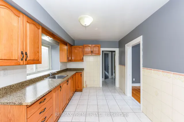 Additional image 9 of 165 Lambton Ave