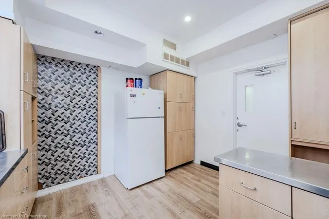 Additional image 9 of 19 Schneider Ave