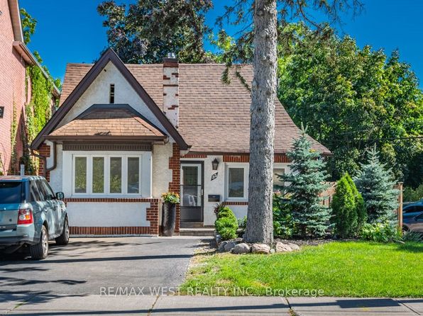 33 Church St, Toronto, ON M9N 1M7