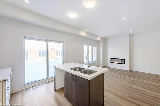 Additional image 17 of 205 Thames Way Unit 18