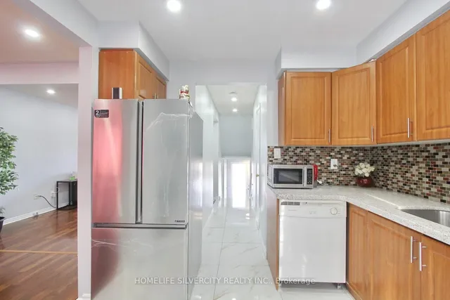 Additional image 16 of 7500 Goreway Dr Unit #37