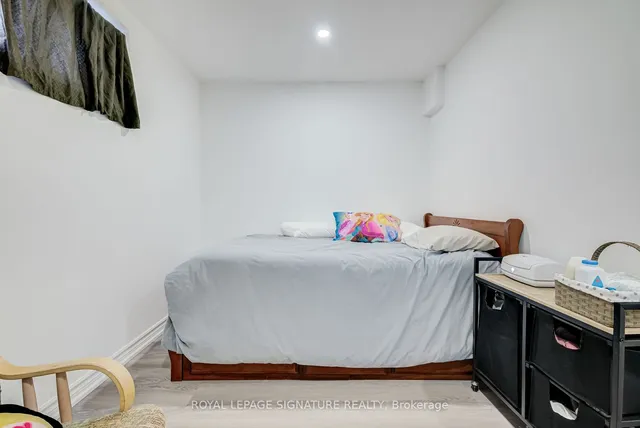 Additional image 32 of 40 Arleta Ave