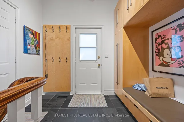 Additional image 23 of 88 Yonge Blvd