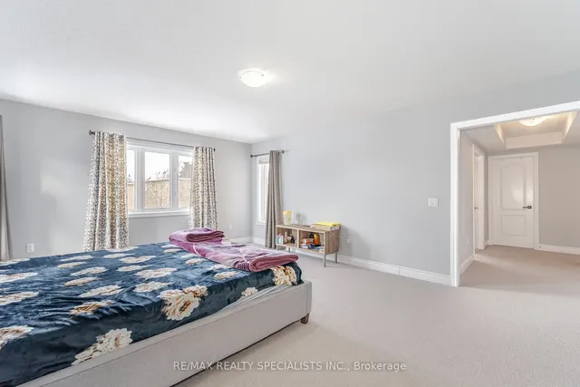 Additional image 21 of 16 Eiffel Blvd