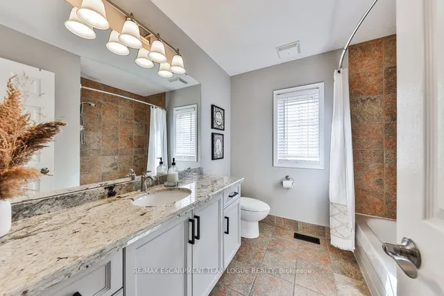 Additional image 32 of 2557 ARMOUR Cres