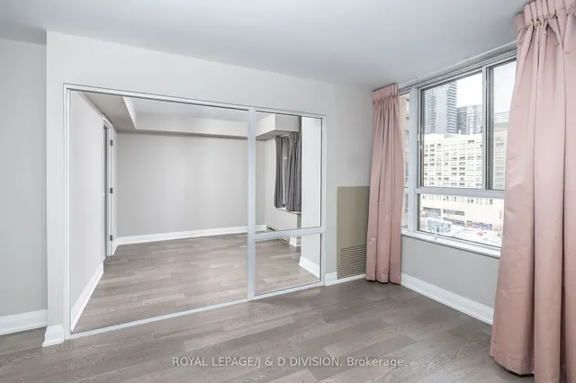 Additional image 11 of 717 Bay St Unit 1004