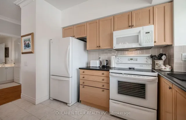 Additional image 9 of 1 Clairtrell Rd Unit 212