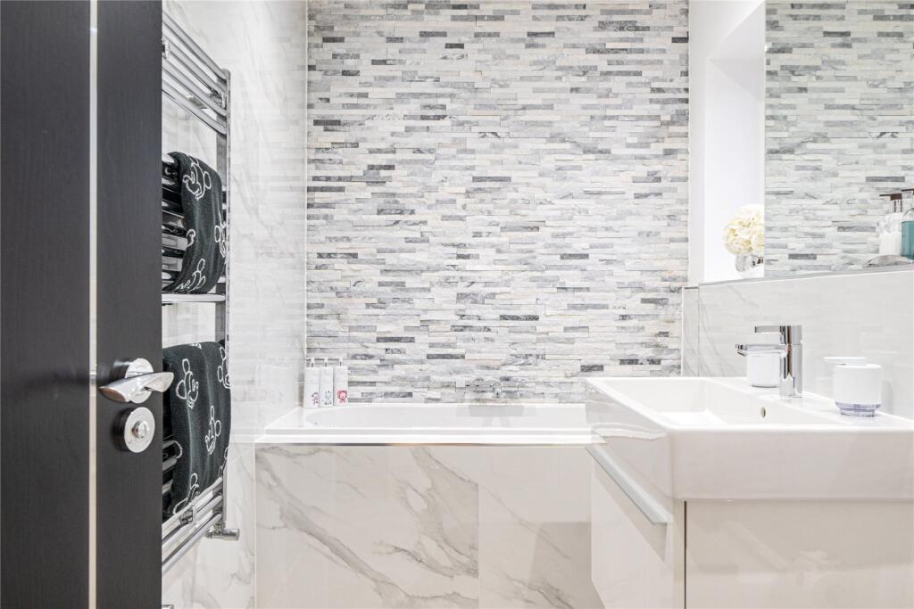 Additional image 33 of Meadow Way, Farnborough Park