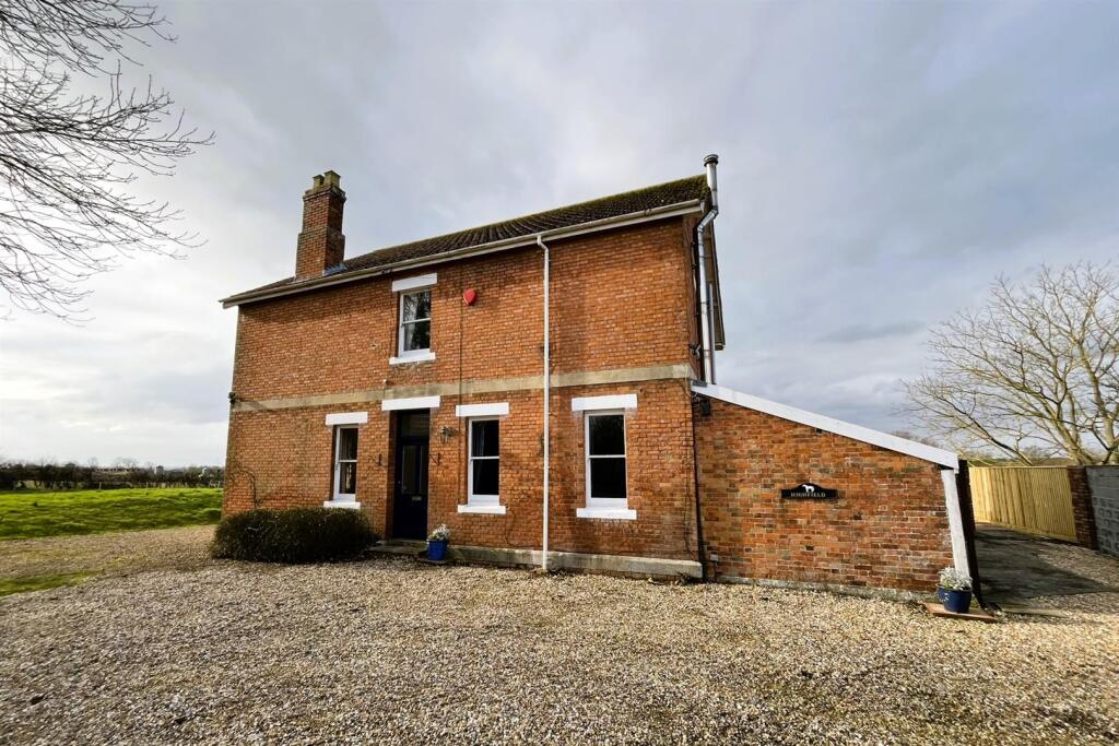 Additional image 2 of DETACHED | UPDATING | BADGWORTH