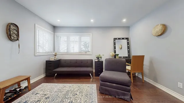 Additional image 20 of 1007 Earl Cres