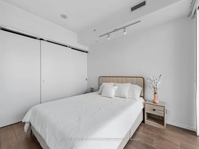 Additional image 16 of 125 Peter St Unit 1604