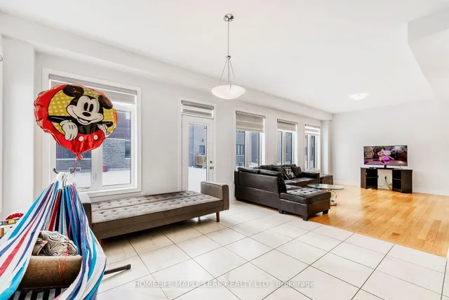 Additional image 6 of 14 ICON St