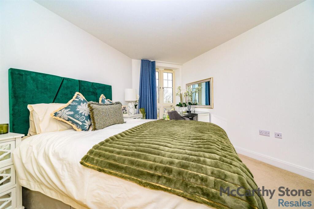 Additional image 12 of Great North Road, Hatfield