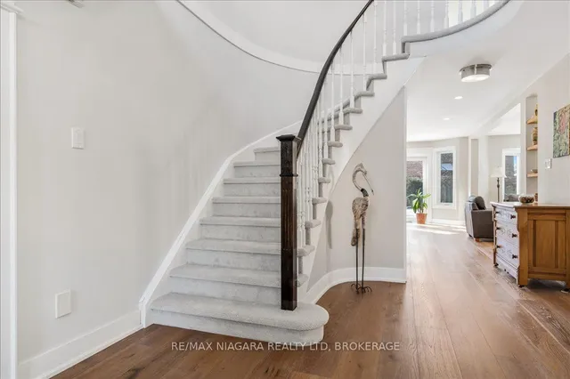 Additional image 4 of 1077 Grandeur Cres