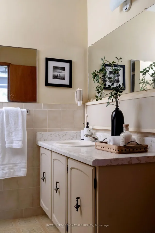 Additional image 20 of 22 Merkley Sq