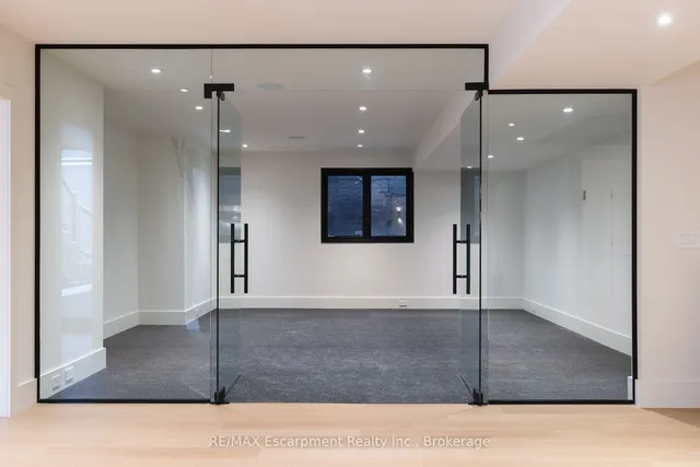 Additional image 33 of 2110 Blyth Cres