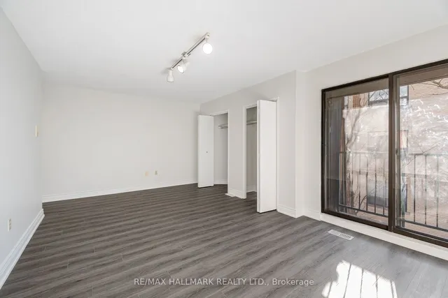 Additional image 32 of 31 Walmer Rd Unit 8