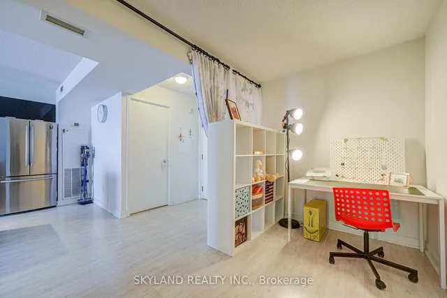 Additional image 4 of 19 Singer Crt Unit 1618