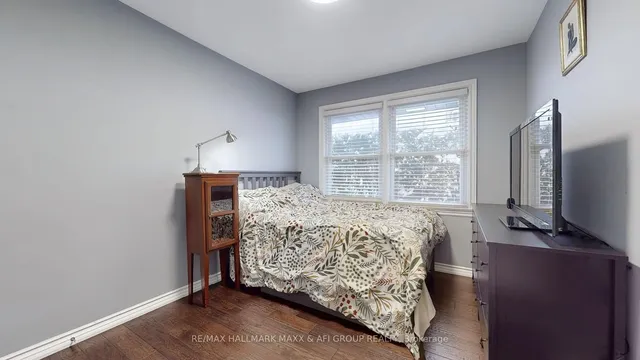 Additional image 24 of 1007 Earl Cres